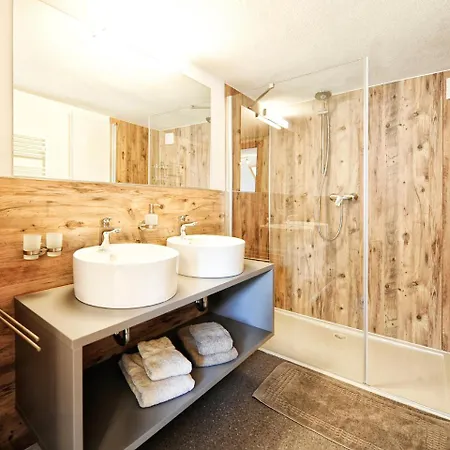 Aparthaus Teresa 別荘 *